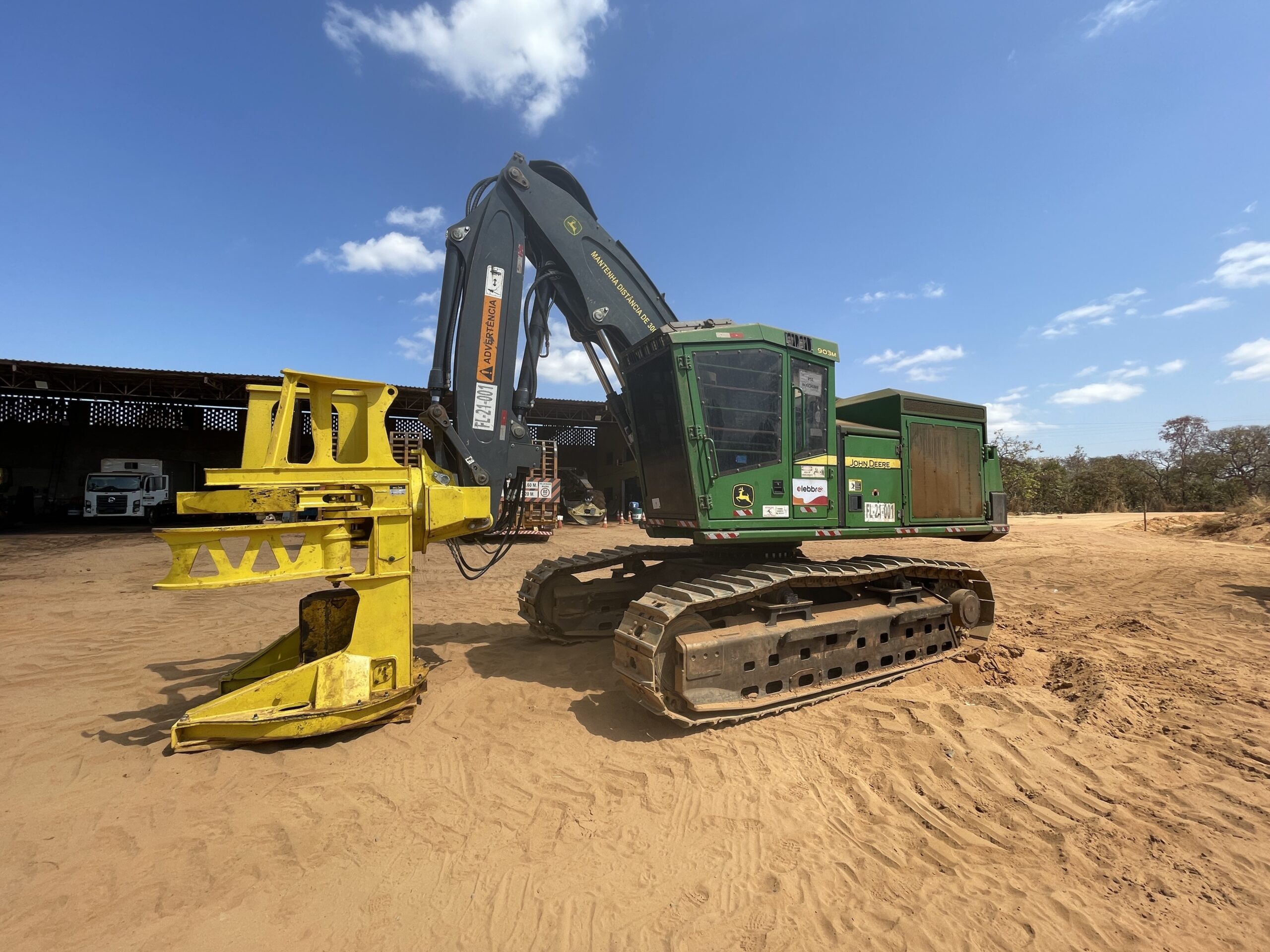 Feller Buncher de Esteira John Deere